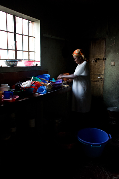 Women's Work, Sierra Leone, 2008 © Lee Karen Stow