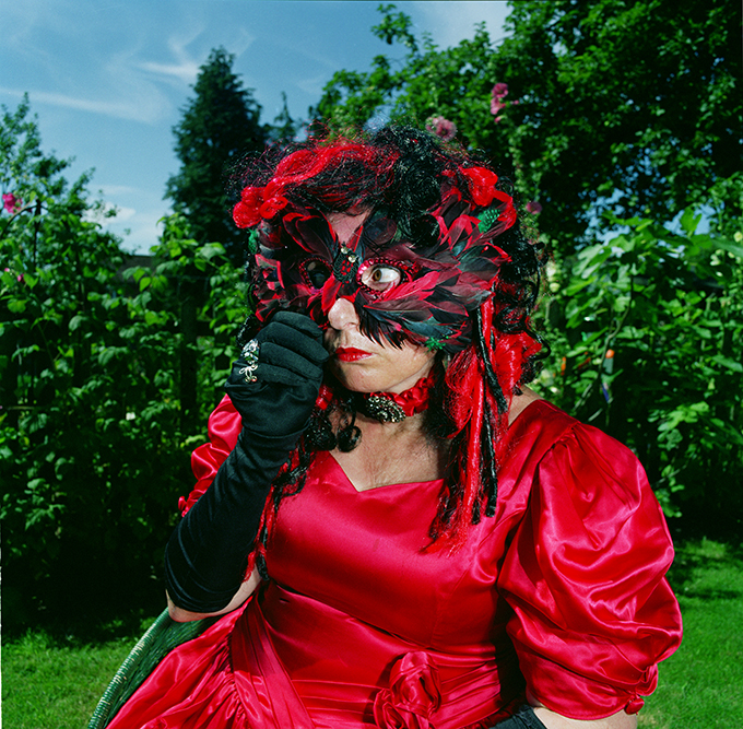 Picturing Punks: Linda in the Green Garden 2011 from the series Pictures of Linda @ Anna Fox & Linda Lunus, courtesy James Hyman Gallery, London.