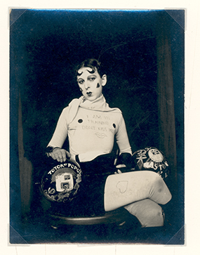 I am in training don't Kiss me © Claude Cahun